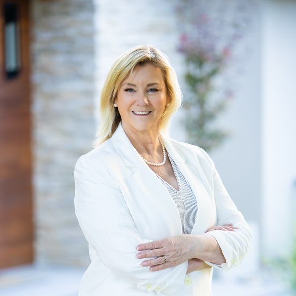 Elissa Mailhot (47) 600 x 600 Sqaure